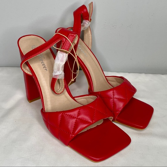 FOREVER Diamond Pattern High Heels w/Square Toe size 7.5 - Picture 1 of 4
